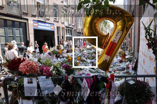 Amsterdam A4 18 juli 2021
Bloemenzee voor Peter R de Vries en Abri van Peter bij schiphol naast de A4