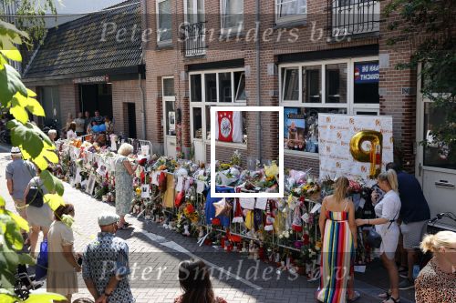 Amsterdam A4 18 juli 2021
Bloemenzee voor Peter R de Vries en Abri van Peter bij schiphol naast de A4