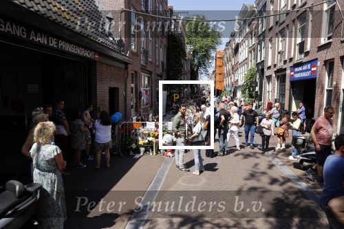 Amsterdam A4 18 juli 2021
Bloemenzee voor Peter R de Vries en Abri van Peter bij schiphol naast de A4