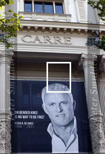Amsterdam 21 juli 2021
Het publiek kan afscheid nemen van Peter R de Vries . Peter ligt opgebaard in Carre . er komen duizenden mensen langs.