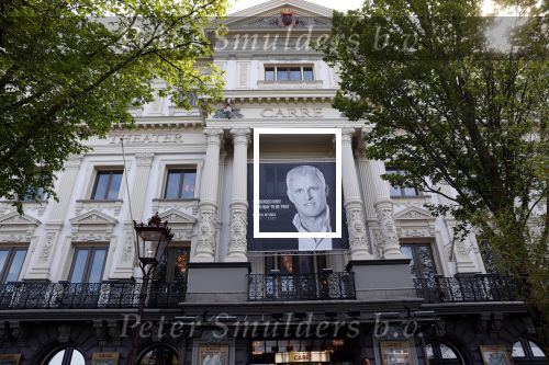 Amsterdam 21 juli 2021
Het publiek kan afscheid nemen van Peter R de Vries . Peter ligt opgebaard in Carre . er komen duizenden mensen langs.