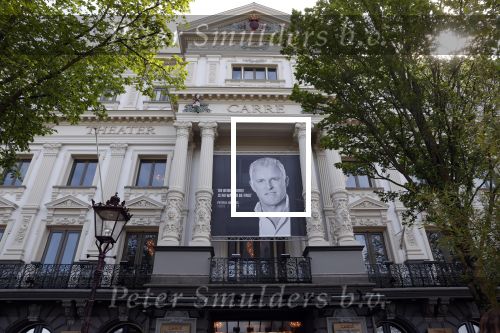 Amsterdam 21 juli 2021
Het publiek kan afscheid nemen van Peter R de Vries . Peter ligt opgebaard in Carre . er komen duizenden mensen langs.