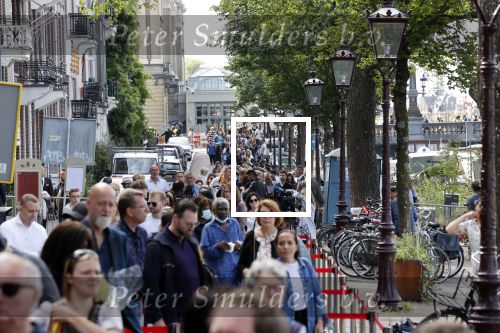 Amsterdam 21 juli 2021
Het publiek kan afscheid nemen van Peter R de Vries . Peter ligt opgebaard in Carre . er komen duizenden mensen langs.