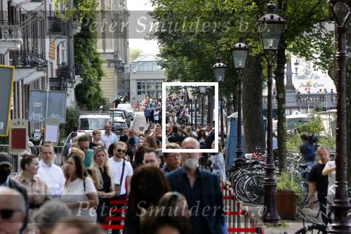 Amsterdam 21 juli 2021
Het publiek kan afscheid nemen van Peter R de Vries . Peter ligt opgebaard in Carre . er komen duizenden mensen langs.