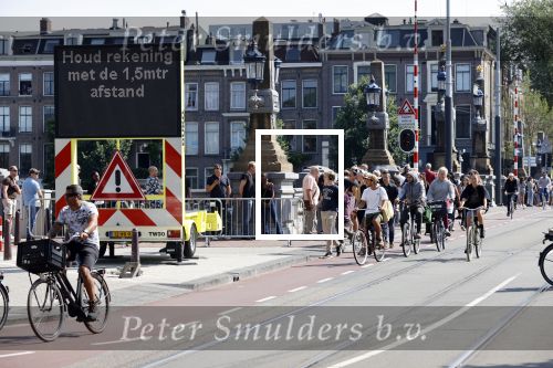 Amsterdam 21 juli 2021
Het publiek kan afscheid nemen van Peter R de Vries . Peter ligt opgebaard in Carre . er komen duizenden mensen langs.