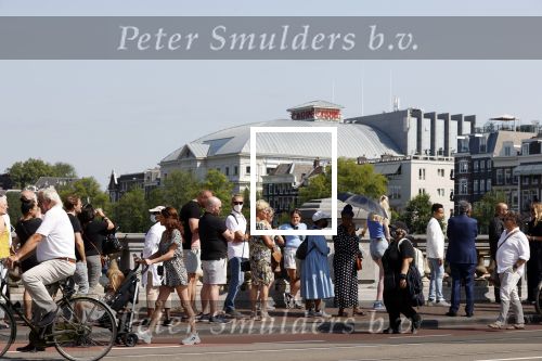 Amsterdam 21 juli 2021
Het publiek kan afscheid nemen van Peter R de Vries . Peter ligt opgebaard in Carre . er komen duizenden mensen langs.
