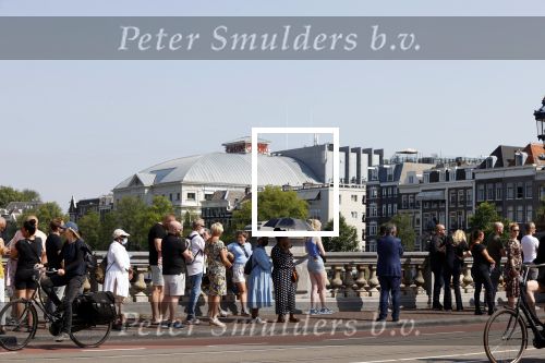 Amsterdam 21 juli 2021
Het publiek kan afscheid nemen van Peter R de Vries . Peter ligt opgebaard in Carre . er komen duizenden mensen langs.