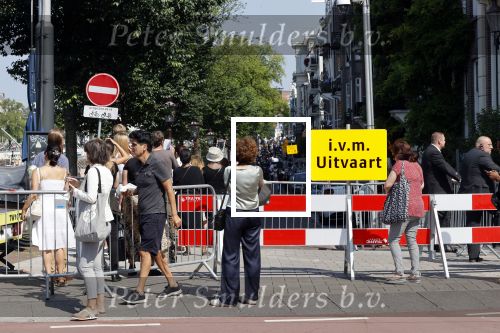 Amsterdam 21 juli 2021
Het publiek kan afscheid nemen van Peter R de Vries . Peter ligt opgebaard in Carre . er komen duizenden mensen langs.