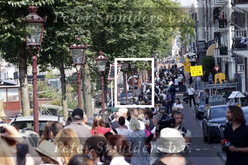 Amsterdam 21 juli 2021
Het publiek kan afscheid nemen van Peter R de Vries . Peter ligt opgebaard in Carre . er komen duizenden mensen langs.