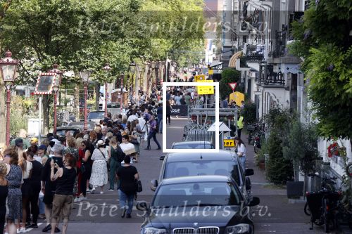 Amsterdam 21 juli 2021
Het publiek kan afscheid nemen van Peter R de Vries . Peter ligt opgebaard in Carre . er komen duizenden mensen langs.