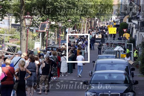 Amsterdam 21 juli 2021
Het publiek kan afscheid nemen van Peter R de Vries . Peter ligt opgebaard in Carre . er komen duizenden mensen langs.