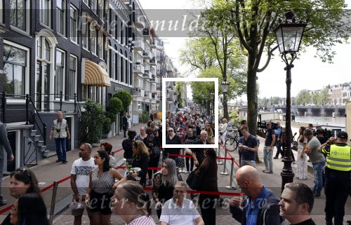 Amsterdam 21 juli 2021
Het publiek kan afscheid nemen van Peter R de Vries . Peter ligt opgebaard in Carre . er komen duizenden mensen langs.