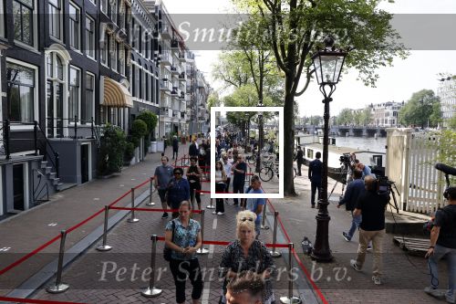 Amsterdam 21 juli 2021
Het publiek kan afscheid nemen van Peter R de Vries . Peter ligt opgebaard in Carre . er komen duizenden mensen langs.