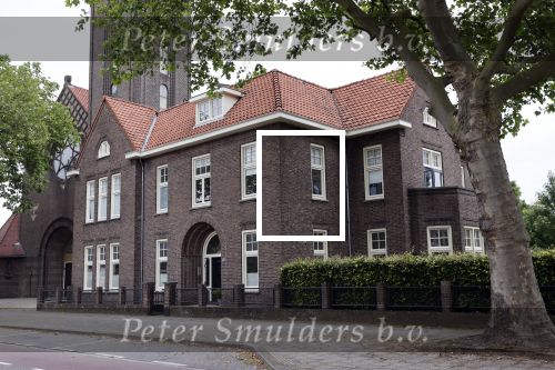 Enschede 22 juni 2021
Pieter Omtzigt wandelt elke dag een paar uur om tot rust te komen . Pieter zijn huis waar hij met zijn vrouw Ayfer Koc woont