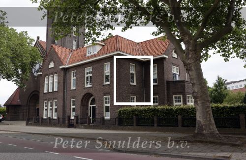 Enschede 22 juni 2021
Pieter Omtzigt wandelt elke dag een paar uur om tot rust te komen . Pieter zijn huis waar hij met zijn vrouw Ayfer Koc woont