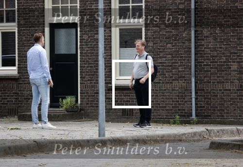 Enschede 22 juni 2021
Pieter Omtzigt wandelt elke dag een paar uur om tot rust te komen . Nick Dijkman staat met Pieter Omtzigt te kletsen.