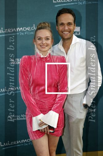 Amsterdam 16 juli 2021
Premiere de Luizenmoeder in Tuschinski.
Pim Wessels met partner Pip Pellens