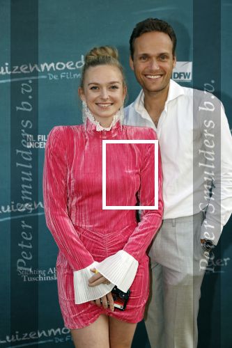 Amsterdam 16 juli 2021
Premiere de Luizenmoeder in Tuschinski.
Pim Wessels met partner Pip Pellens