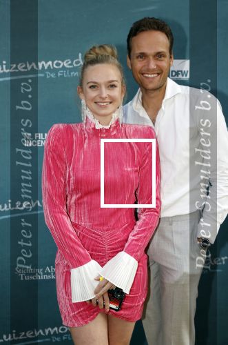 Amsterdam 16 juli 2021
Premiere de Luizenmoeder in Tuschinski.
Pim Wessels met partner Pip Pellens