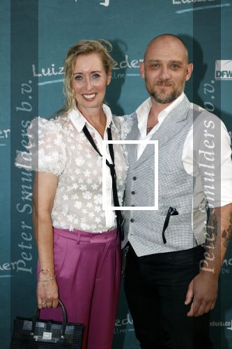 Amsterdam 16 juli 2021
Premiere de Luizenmoeder in Tuschinski. Plien van Bennekom met haar man