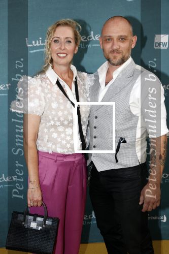Amsterdam 16 juli 2021
Premiere de Luizenmoeder in Tuschinski. Plien van Bennekom met haar man