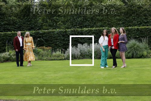Den haag 16 juli 2021
Koninklijk fotouurtje met Koning Willem Alexander Koningin Maxima Prinses Amalia Alexia en Ariane in de tuin van Paleis Huis ten Bosch.