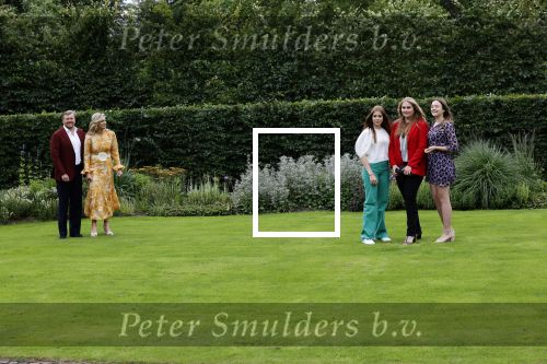 Den haag 16 juli 2021
Koninklijk fotouurtje met Koning Willem Alexander Koningin Maxima Prinses Amalia Alexia en Ariane in de tuin van Paleis Huis ten Bosch.