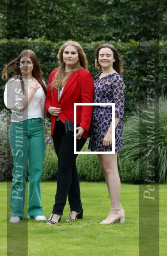 Den haag 16 juli 2021
Koninklijk fotouurtje met Koning Willem Alexander Koningin Maxima Prinses Amalia Alexia en Ariane in de tuin van Paleis Huis ten Bosch.