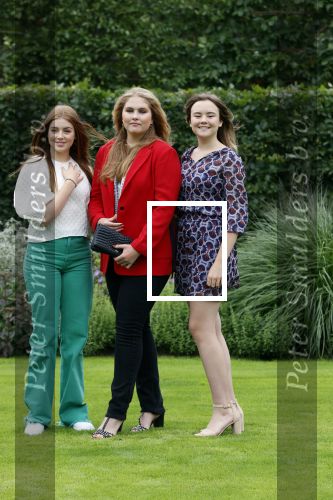 Den haag 16 juli 2021
Koninklijk fotouurtje met Koning Willem Alexander Koningin Maxima Prinses Amalia Alexia en Ariane in de tuin van Paleis Huis ten Bosch.