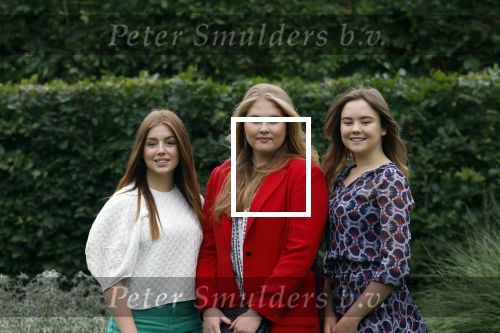 Den haag 16 juli 2021
Koninklijk fotouurtje met Koning Willem Alexander Koningin Maxima Prinses Amalia Alexia en Ariane in de tuin van Paleis Huis ten Bosch.