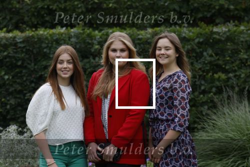 Den haag 16 juli 2021
Koninklijk fotouurtje met Koning Willem Alexander Koningin Maxima Prinses Amalia Alexia en Ariane in de tuin van Paleis Huis ten Bosch.