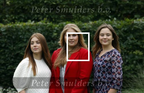 Den haag 16 juli 2021
Koninklijk fotouurtje met Koning Willem Alexander Koningin Maxima Prinses Amalia Alexia en Ariane in de tuin van Paleis Huis ten Bosch.