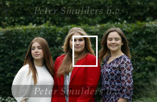Den haag 16 juli 2021
Koninklijk fotouurtje met Koning Willem Alexander Koningin Maxima Prinses Amalia Alexia en Ariane in de tuin van Paleis Huis ten Bosch.