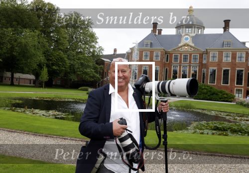 Den haag 16 juli 2021
Koninklijk fotouurtje met Koning Willem Alexander Koningin Maxima Prinses Amalia Alexia en Ariane in de tuin van Paleis Huis ten Bosch. Reni v Maren