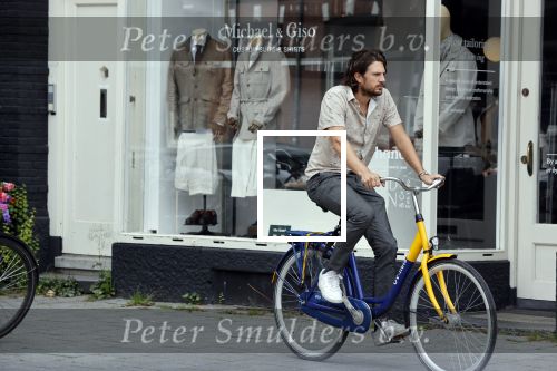 Amsterdam 6 juli 2021
Renze Klamer op een OV fiets in Amsterdam.