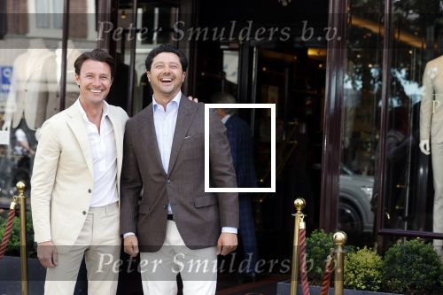 Amsterdam 21 juni 2021
Sander en Martijn Lusink voor hun winkel op de pc hooftstraat