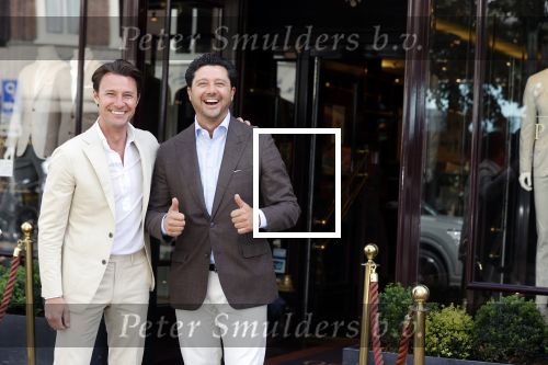 Amsterdam 21 juni 2021
Sander en Martijn Lusink voor hun winkel op de pc hooftstraat