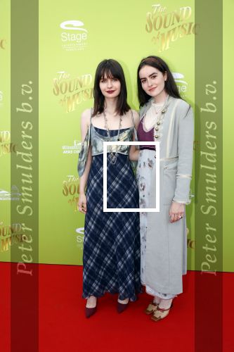 Scheveningen 9 juli 2021
Premiere sound of music in het circustheater.
Sarah Nauta met haar zus Julia Nauta