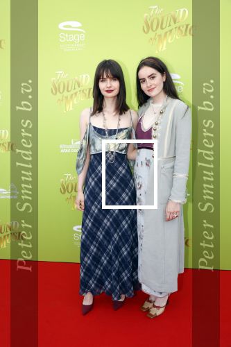Scheveningen 9 juli 2021
Premiere sound of music in het circustheater.
Sarah Nauta met haar zus Julia Nauta