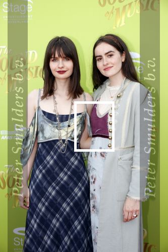 Scheveningen 9 juli 2021
Premiere sound of music in het circustheater.
Sarah Nauta met haar zus Julia Nauta