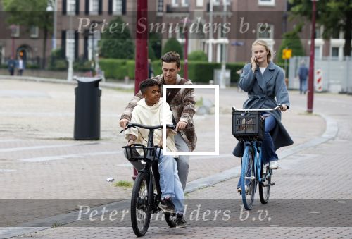 Amsterdam 29 juni 2021
Shane Kluivert en zijn broer Nino Wilkes fietsend op het museumplein
