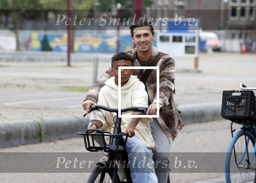 Amsterdam 29 juni 2021
Shane Kluivert en zijn broer Nino Wilkes fietsend op het museumplein