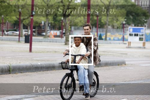 Amsterdam 29 juni 2021
Shane Kluivert en zijn broer Nino Wilkes fietsend op het museumplein
