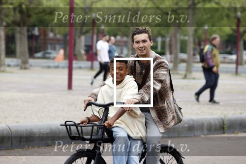 Amsterdam 29 juni 2021
Shane Kluivert en zijn broer Nino Wilkes fietsend op het museumplein