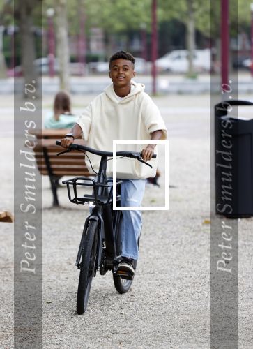 Amsterdam 29 juni 2021
Shane Kluivert en zijn broer Nino Wilkes fietsend op het museumplein