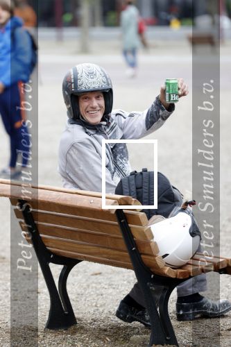 Amsterdam 29 juni 2021
Shane Kluivert en zijn broer Nino Wilkes fietsend op het museumplein