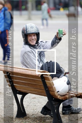 Amsterdam 29 juni 2021
Shane Kluivert en zijn broer Nino Wilkes fietsend op het museumplein