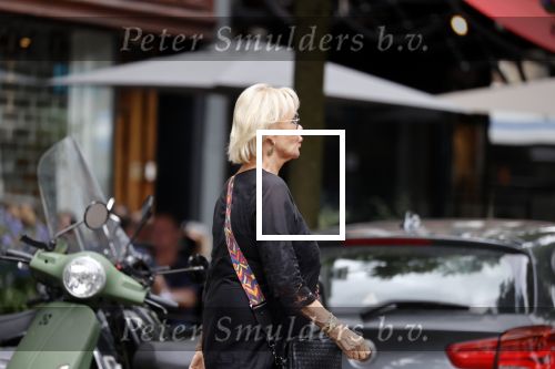 Amsterdam 19 juli 2021
Sheila de Vries koopt bloemen in amsterdam zuid