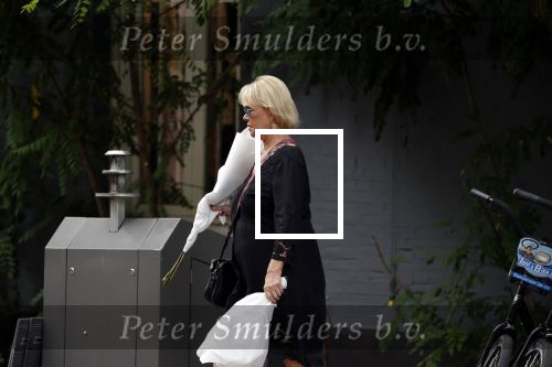 Amsterdam 19 juli 2021
Sheila de Vries koopt bloemen in amsterdam zuid