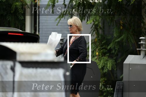 Amsterdam 19 juli 2021
Sheila de Vries koopt bloemen in amsterdam zuid
